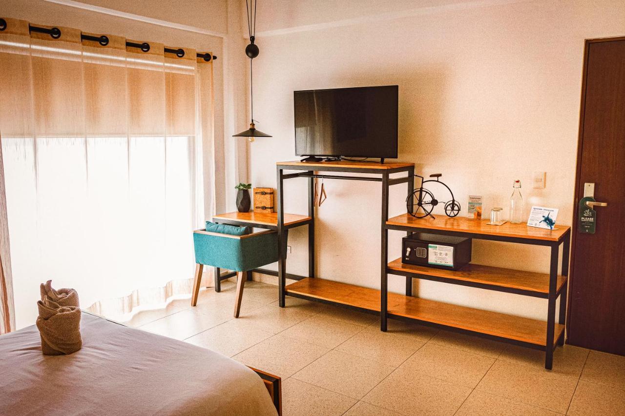 Nomads & Rooftop Pool Albergue *